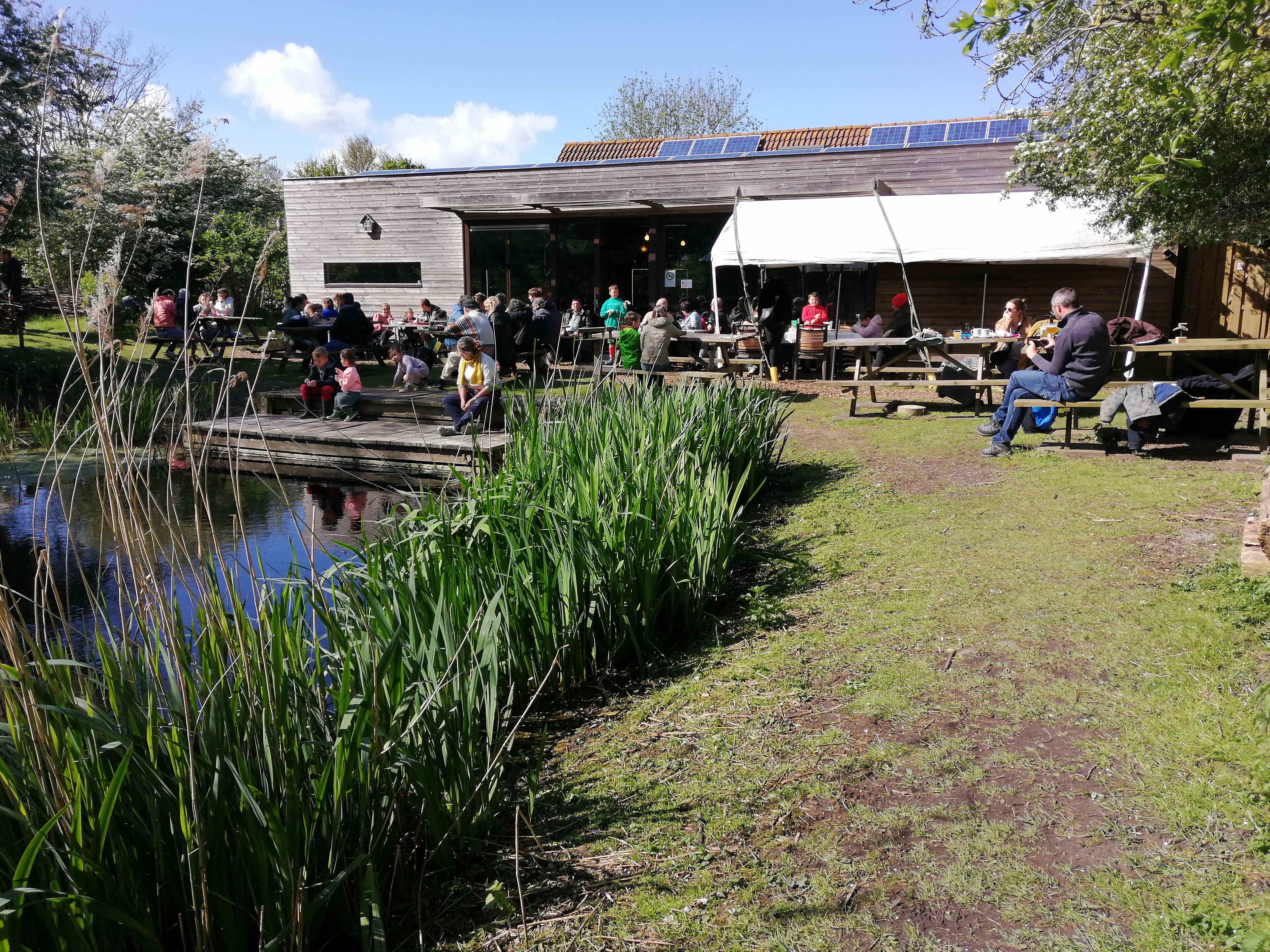 Picknickterras cafetaria bezoekerscentrum Uitkerkse Polder