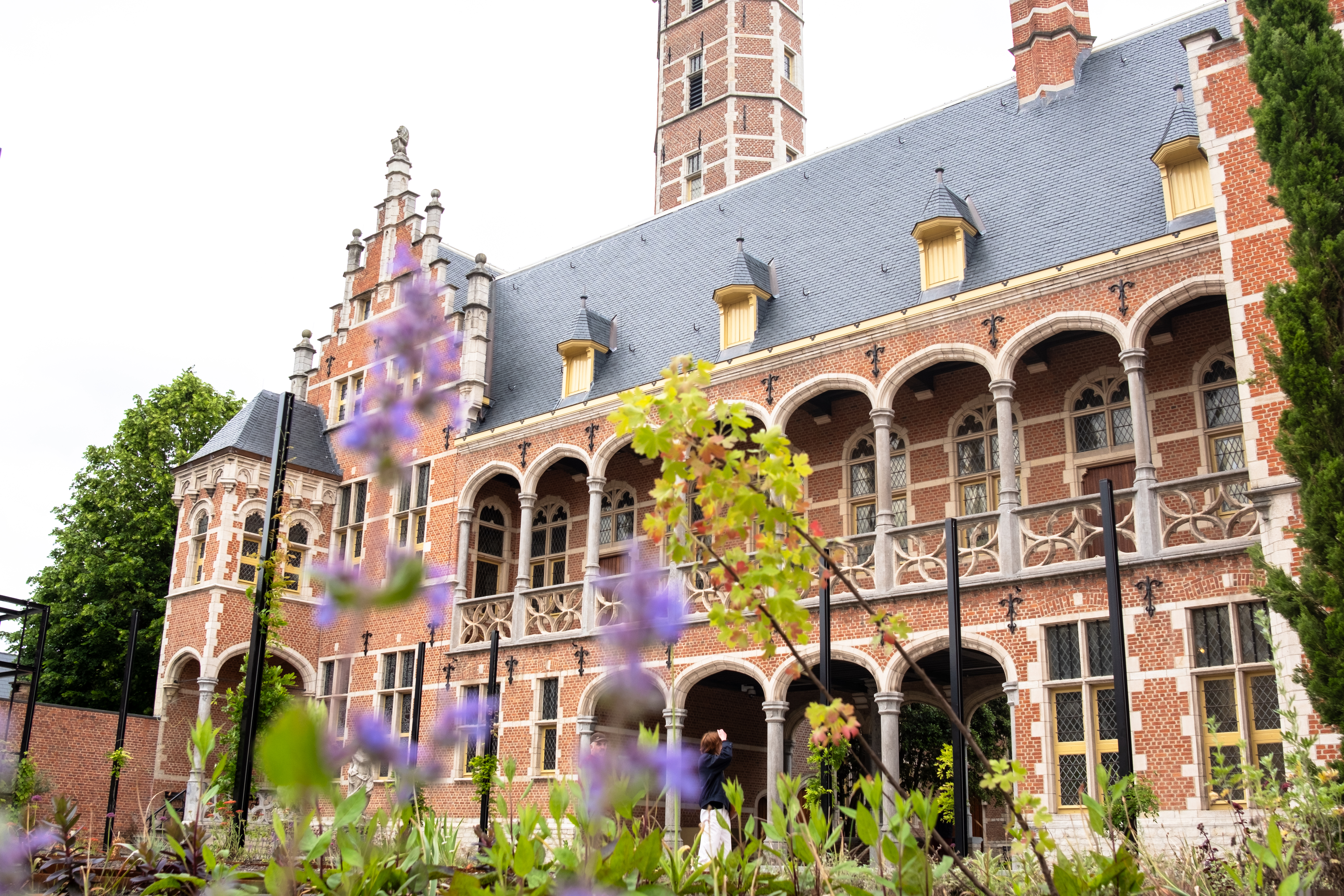 Het 16e eeuwse stadspaleis waar Museum Hof van Busleyden gevestigd is.
