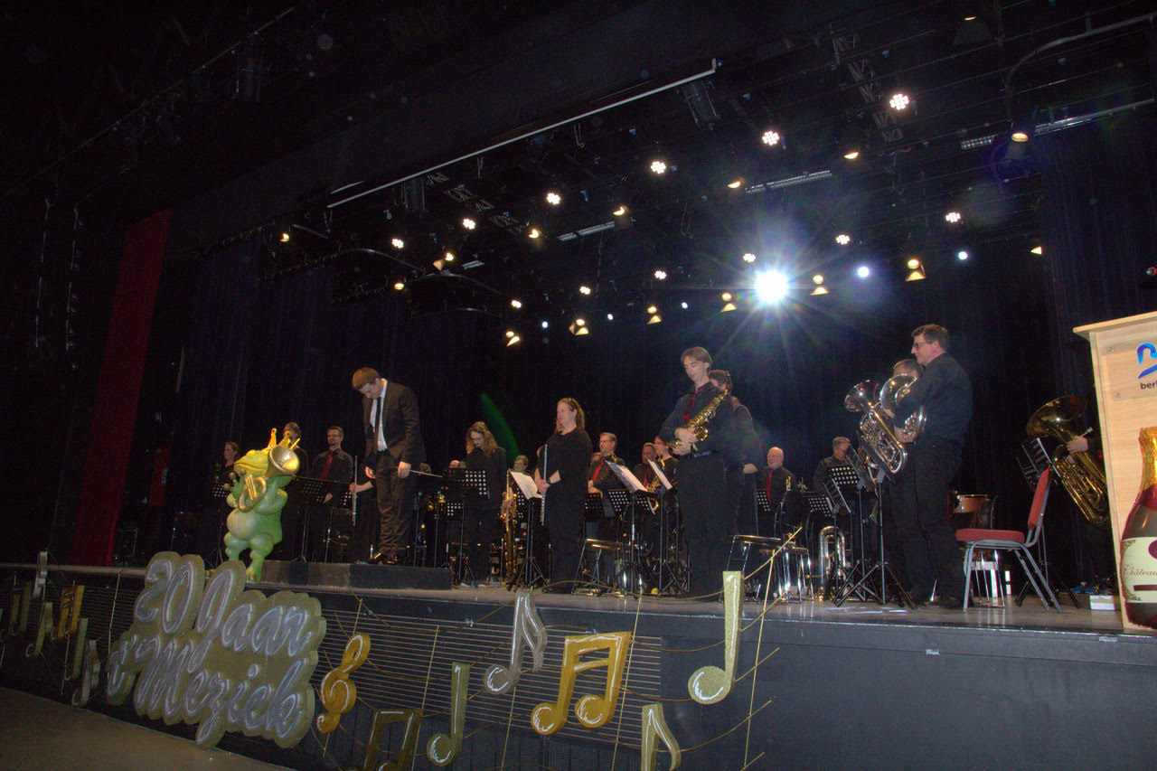 Muziekvereniging 't Meziek - Berlare 2004
