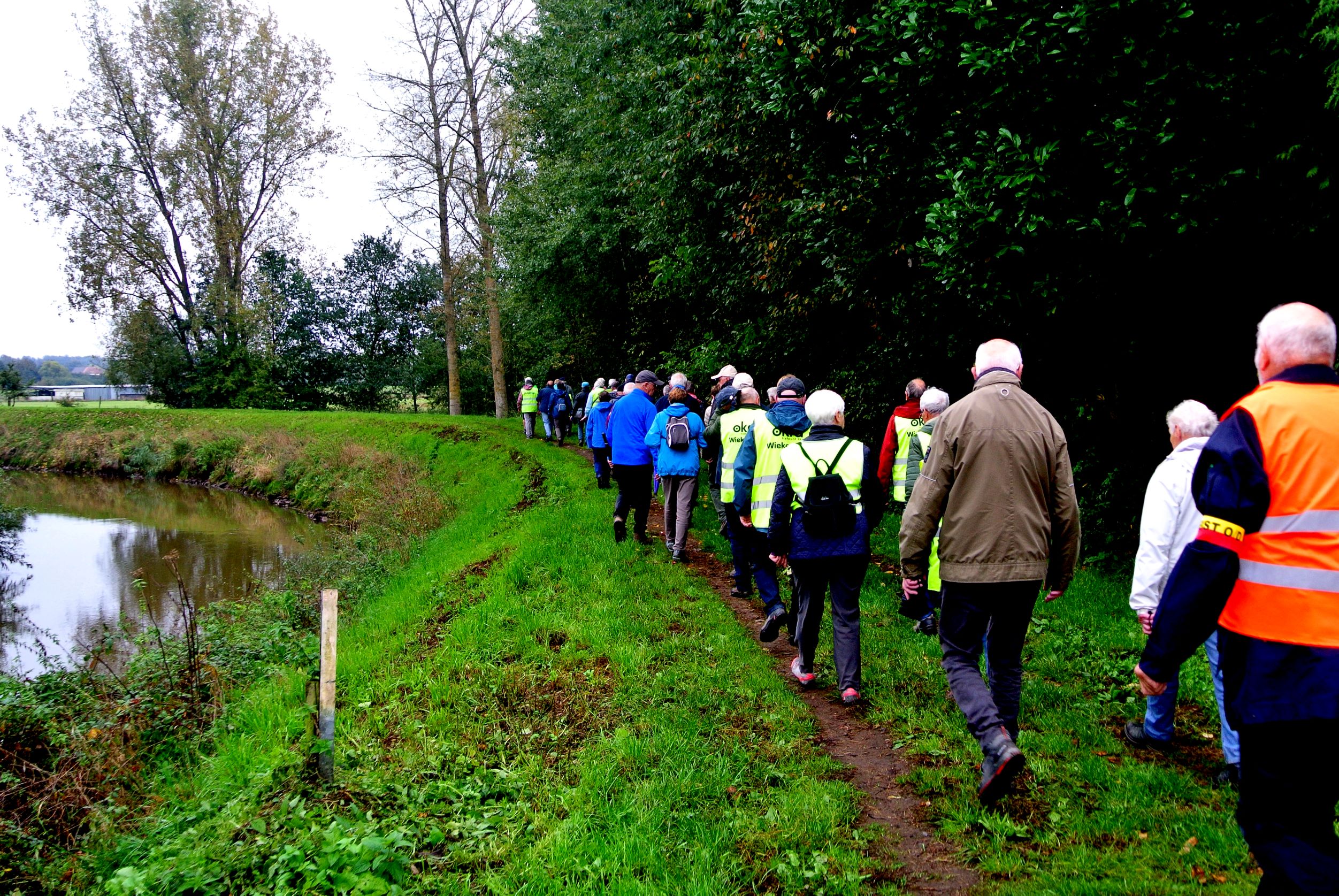 Telkens samenkomst en vertrek vanuit Muizen-Dorp. 