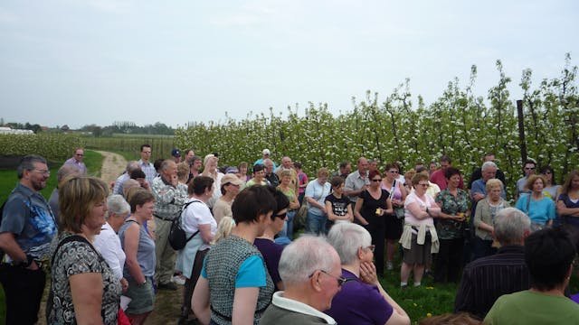 Moppen tussen de bloesems met Jacky lafond
