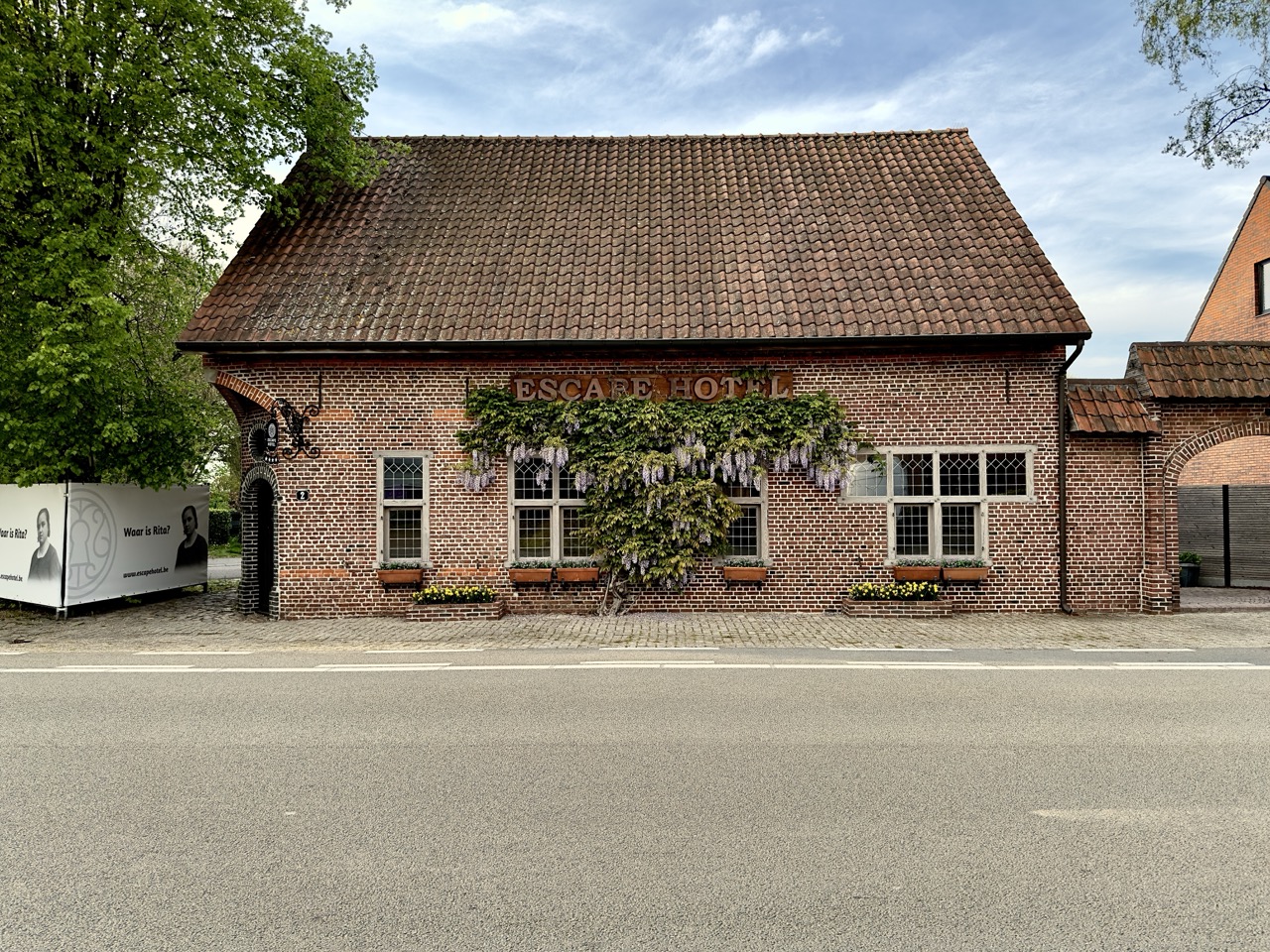 Escape Hotel - Gevel
