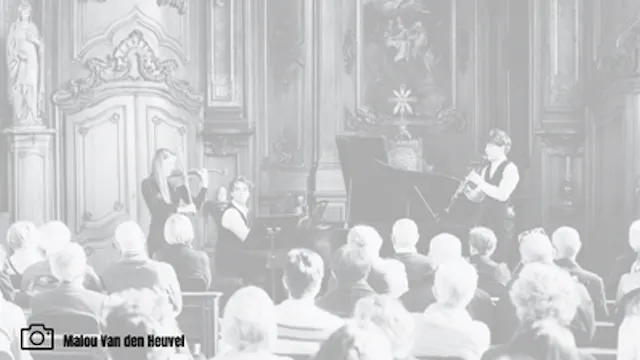 Muzikanten in kapel (zw)