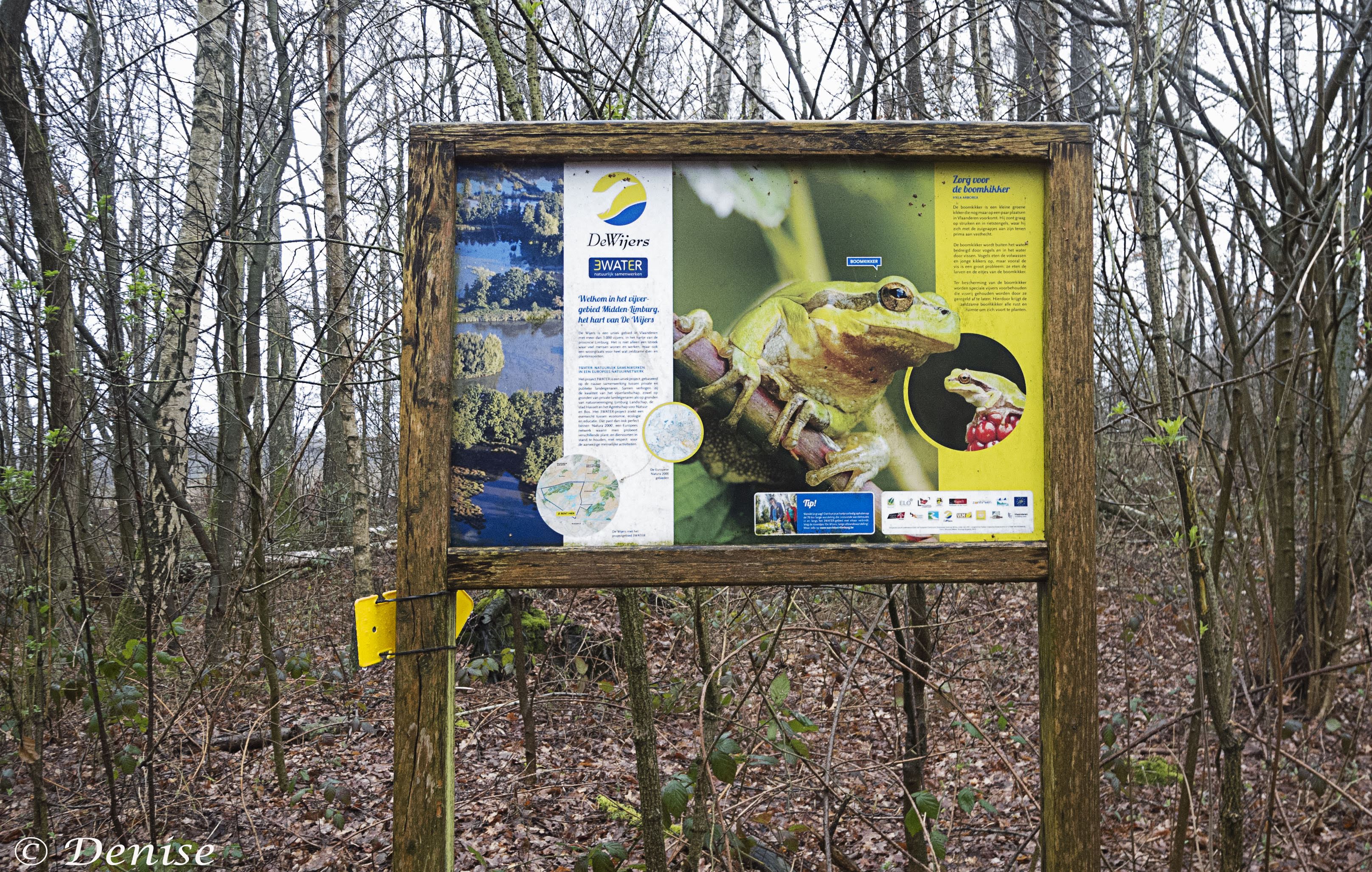 Foto van bord met de dieren die in deze omgeving leven