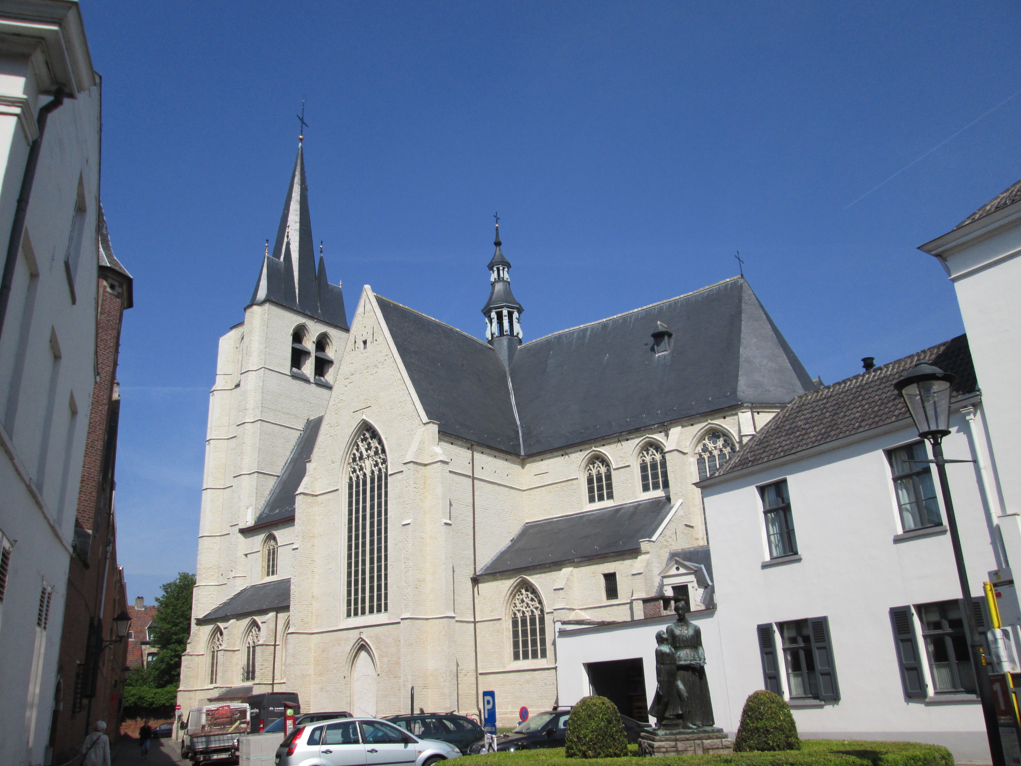 zicht vanaf het kerkhof