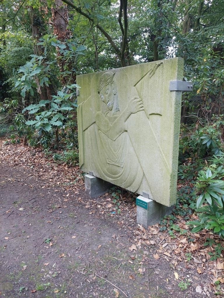 Halte kruisweg van Herman De Cuyper in Hof ter Zielbeek in Ruisbroek