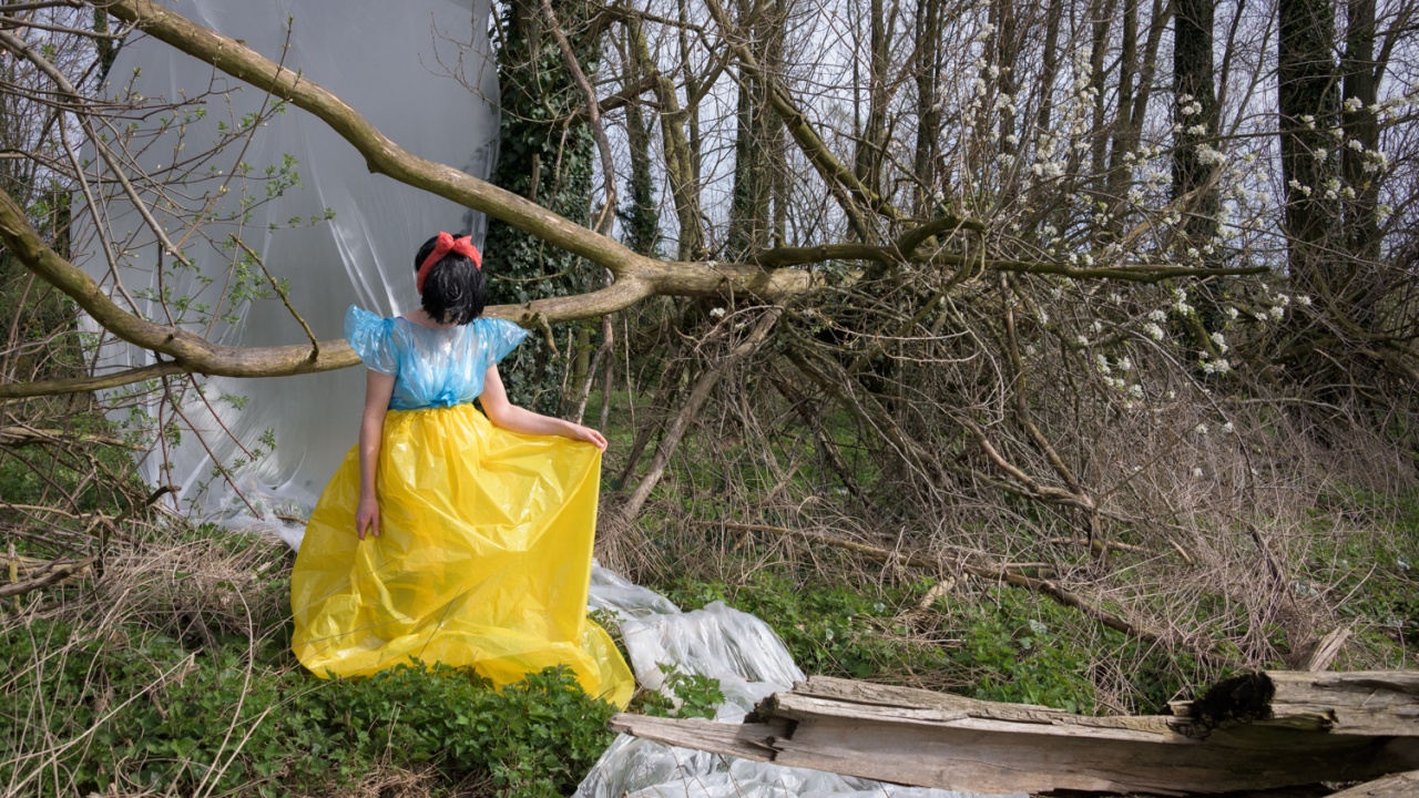 Promobeeld LIGGEND_Helena Elshout POWDER - Foto Sofie De Backere - Vormgeving Katrien Baetslé.jpg