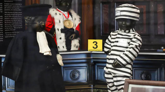 Pop-up vitrine: Breng de beschuldigde binnen