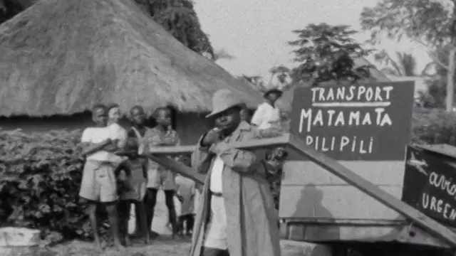 Still uit een film: man met kar