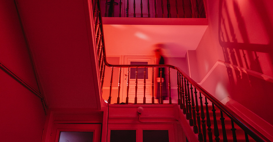 Achter gesloten deuren