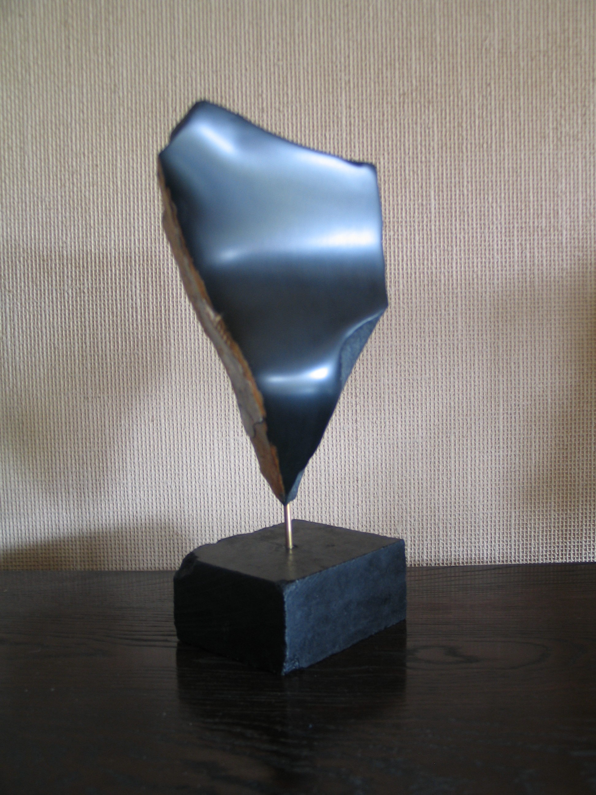 beeldje in kisi-steen