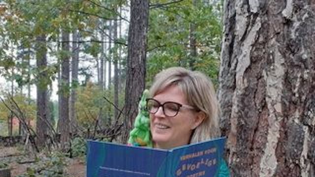 Wendy Janssens met haar boek Verhalen voor gevoelige oortjes