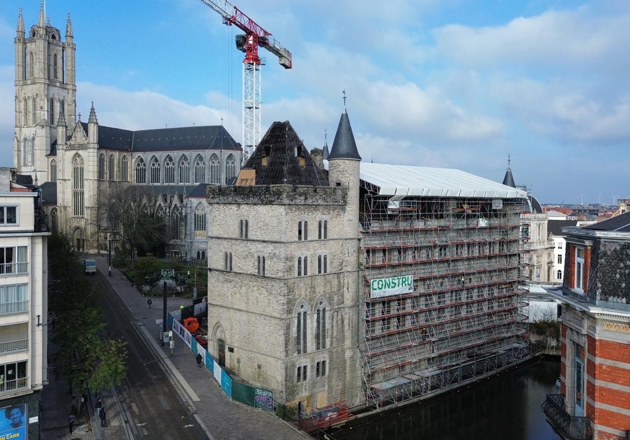 Zicht op het Duivelsteen tijdens de restauratie