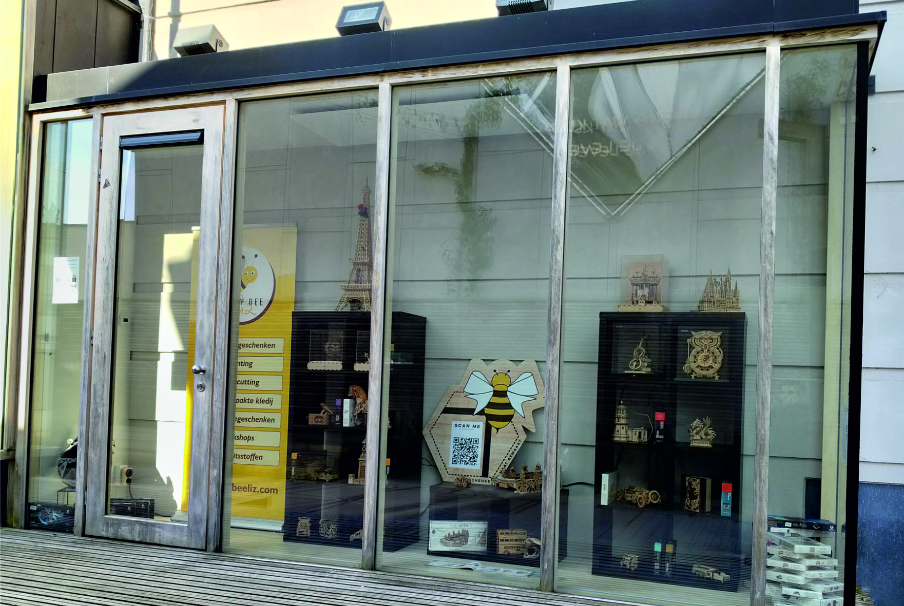 Ga samen met de etalage kast op de foto en win €50 SHOPPING BUDGET