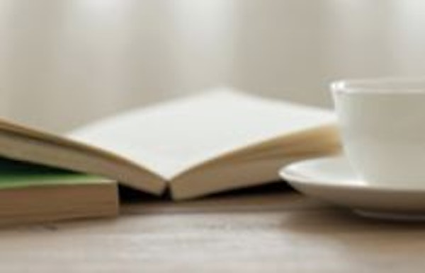 kopje koffie met boek