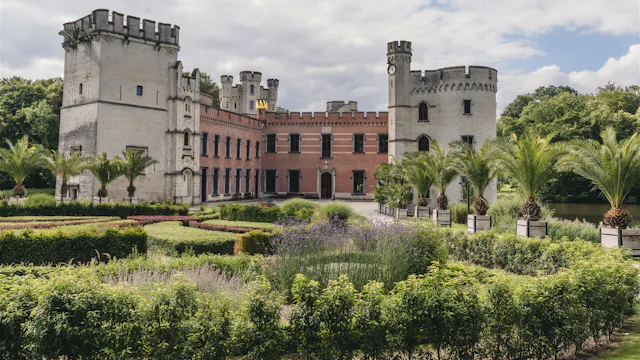 Kasteel van Bouchout in Plantentuin Meise