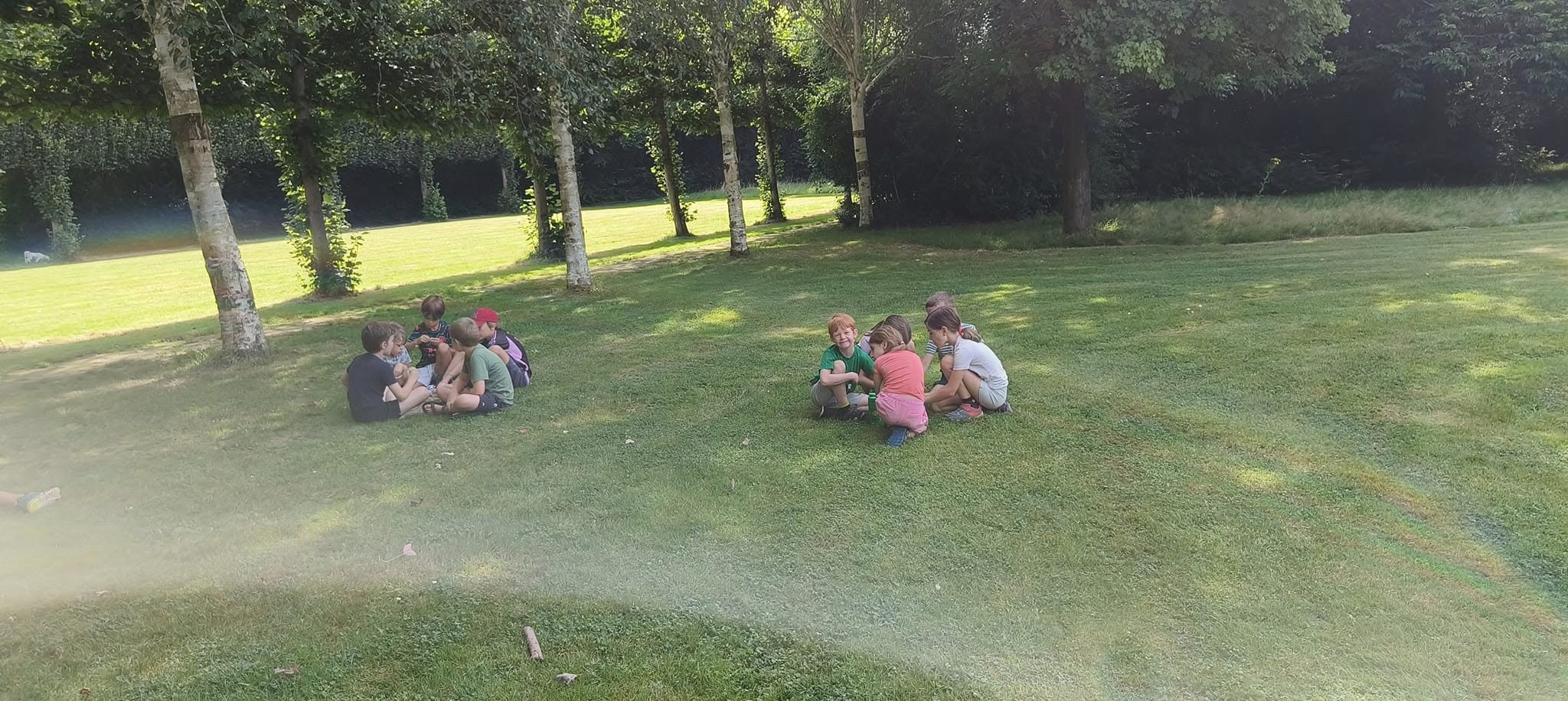 Naast sport worden er ook (groeps)spelletjes gedaan.