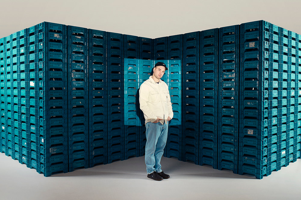 Brihang met zijn eerste theatertournee 'Cut op de set'