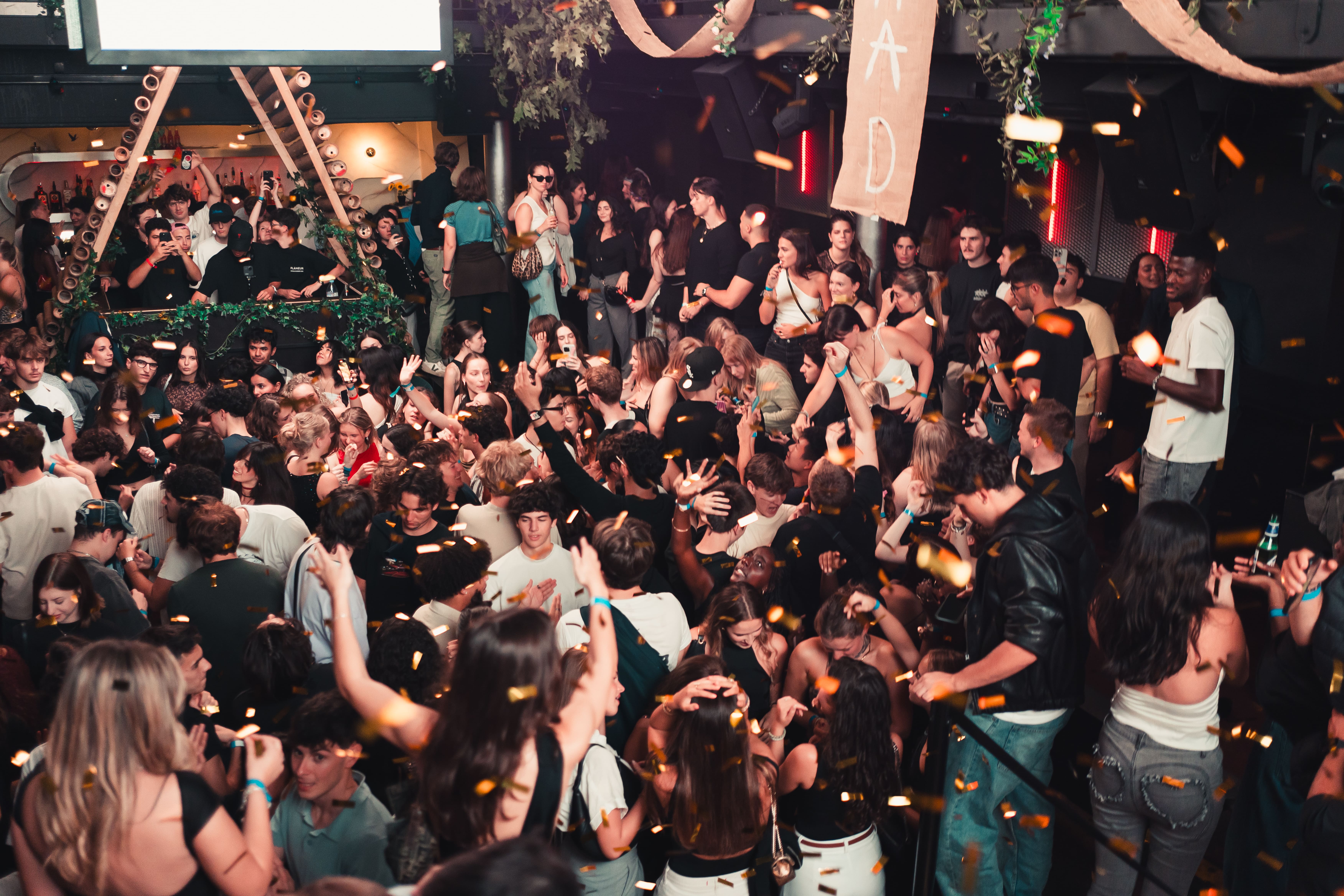 Nomad XXL International Party