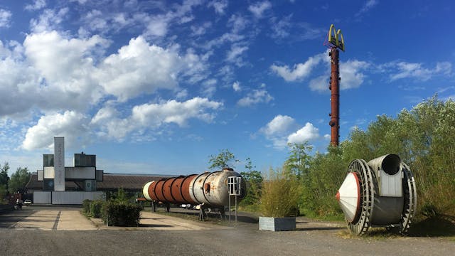 Entree van de Verbeke Foundation met werken van Jacobus Kloppenburg, Gust Romijn, Alan Sonfist, Anna Lange, Raphael Opstaele (Mass Moving) en nog veel meer binnen- en buitenkunst.