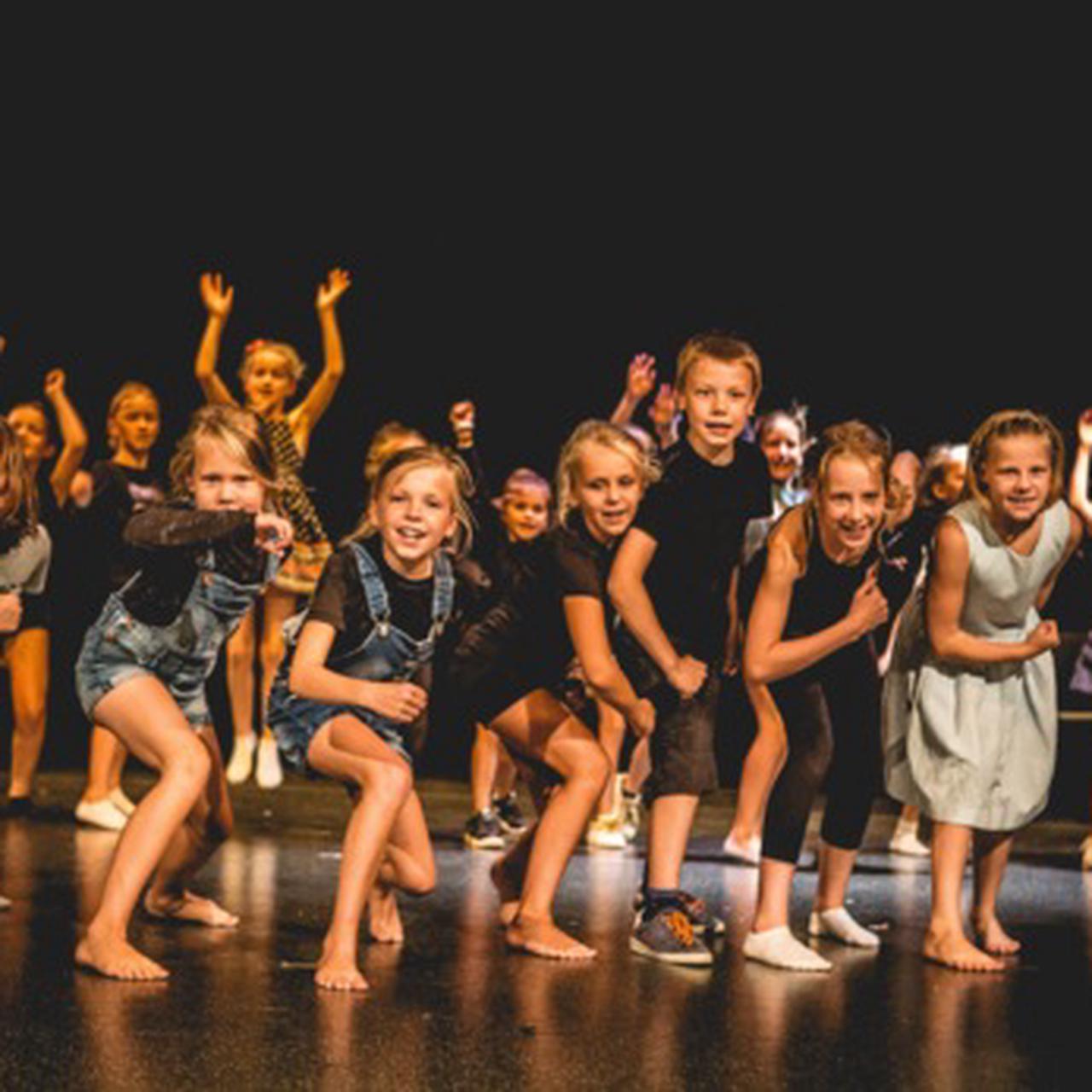 Theater: UFO op losse schroeven!