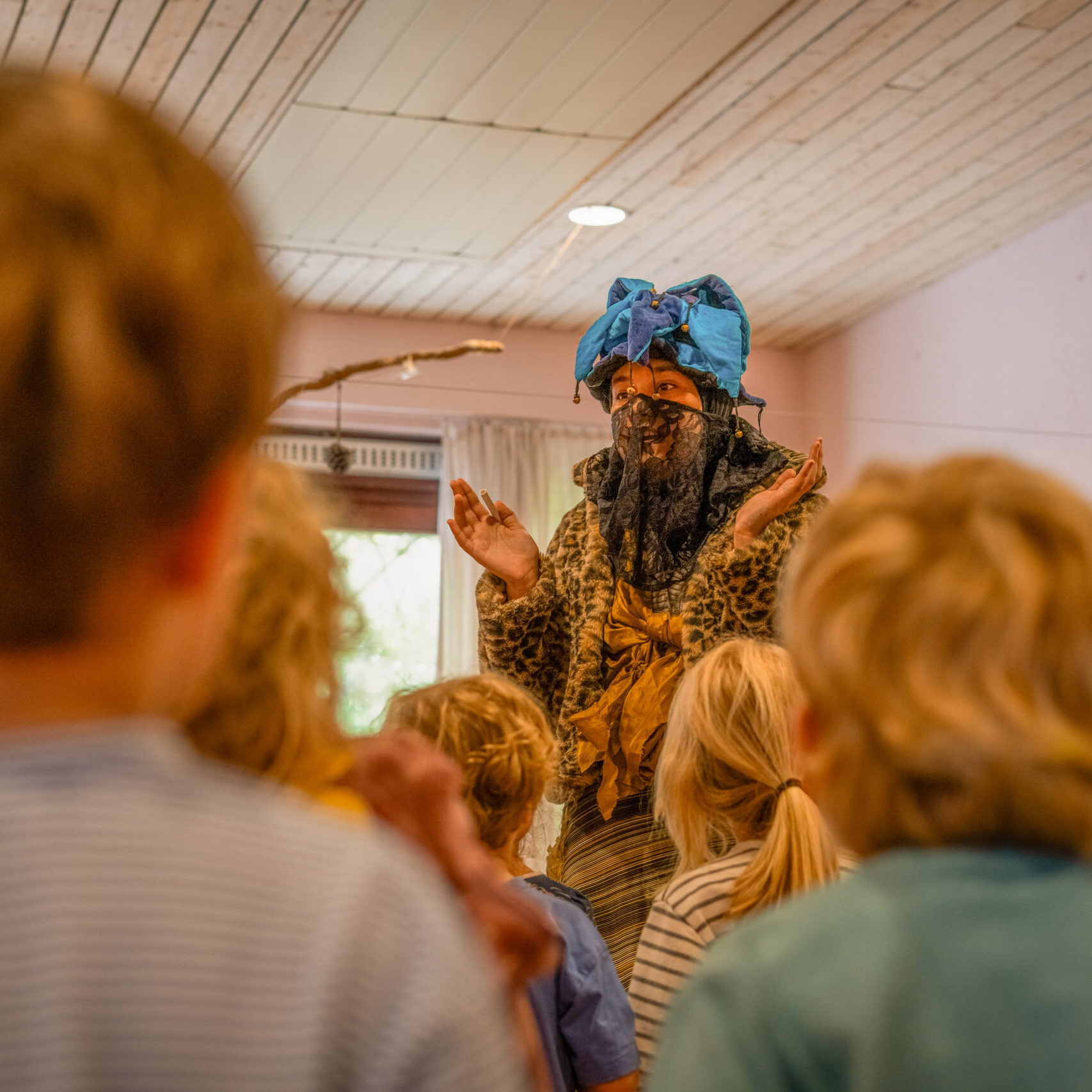 Verkleed personage en kinderen