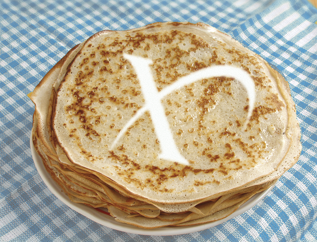stapel pannenkoeken met logo de Xaverianen in bloemsuiker