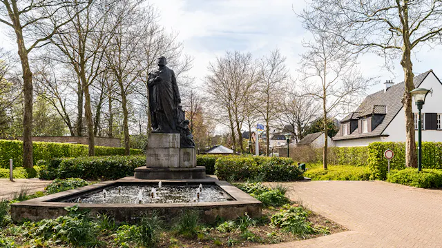 Standbeeld Peter Benoit