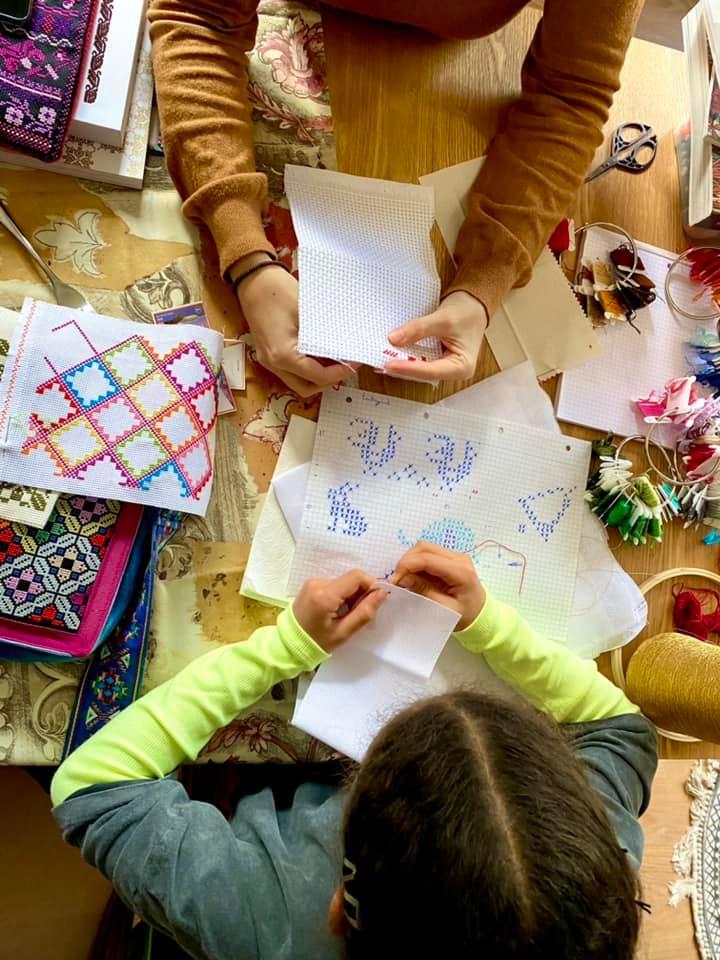 liggend palestijns borduurwerk.jpg