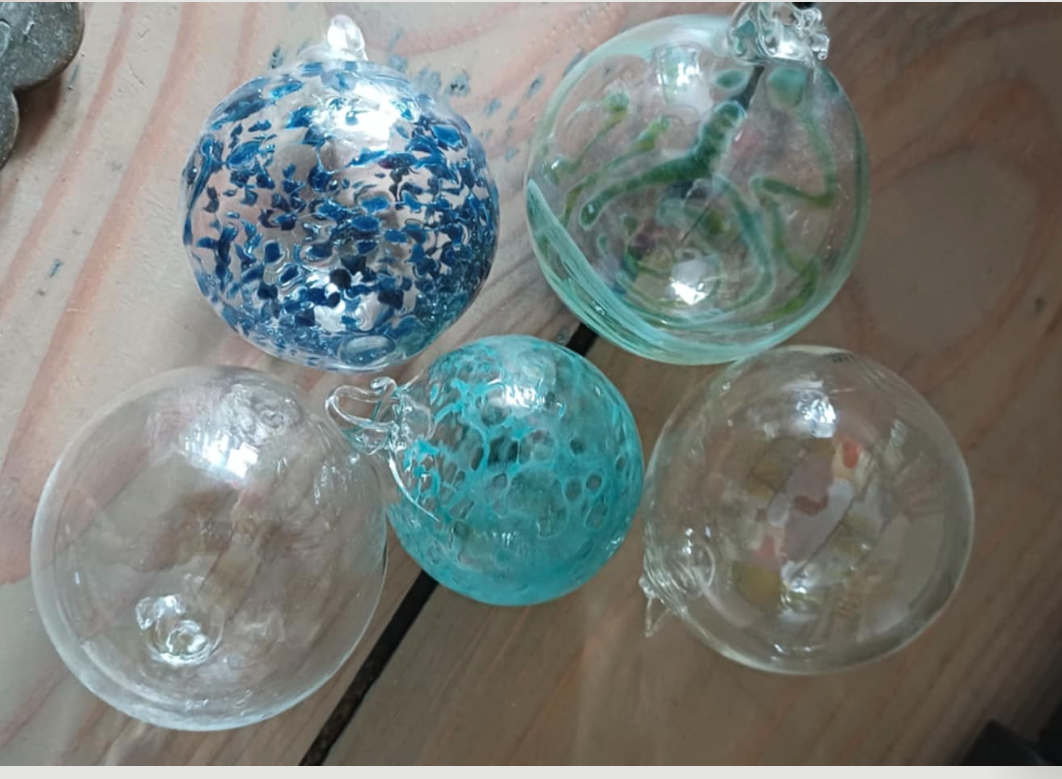 workshop kerstballen blazen aan de glasbrander 