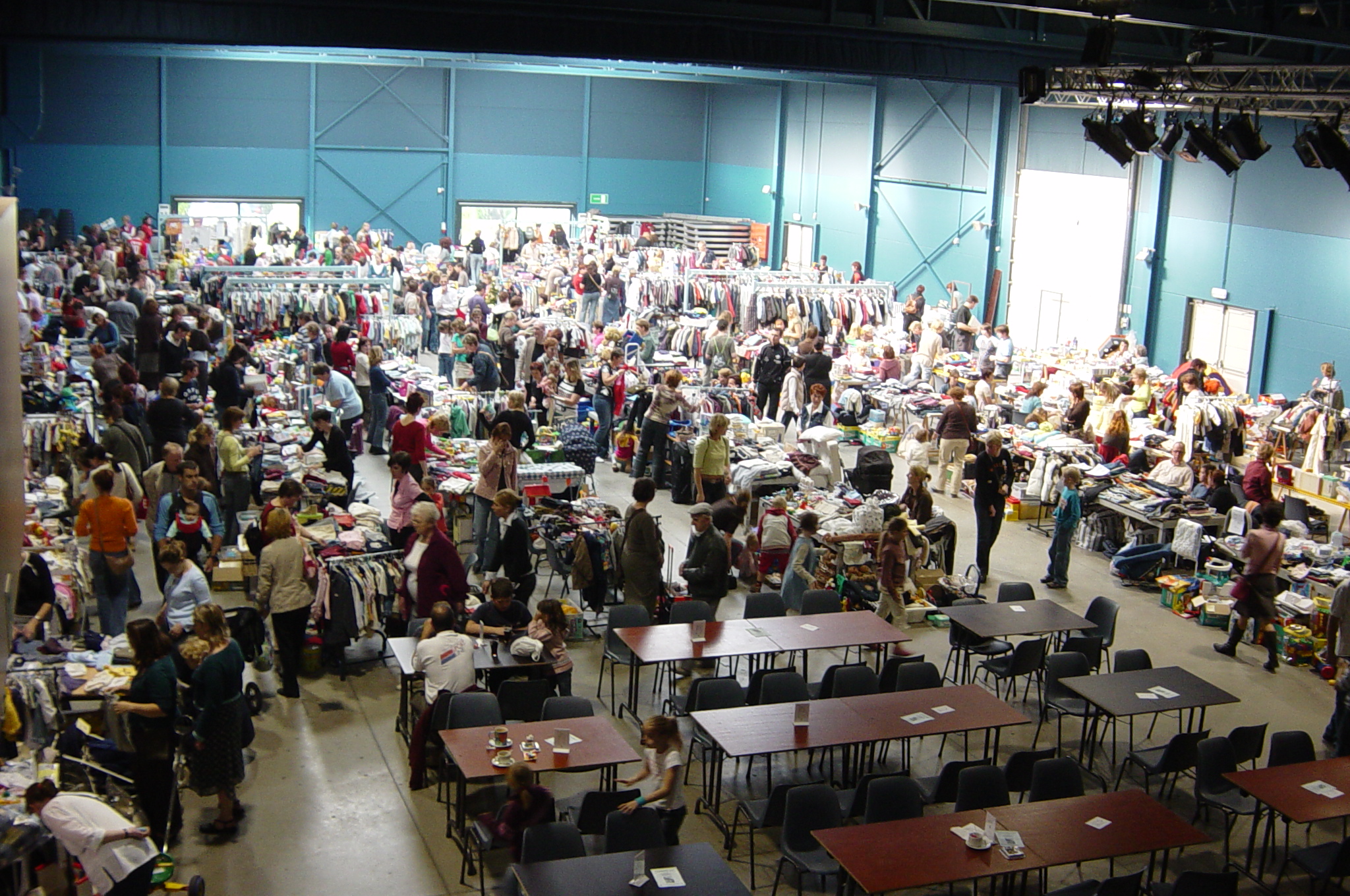 Zaal van de Tweedehandsbeurs