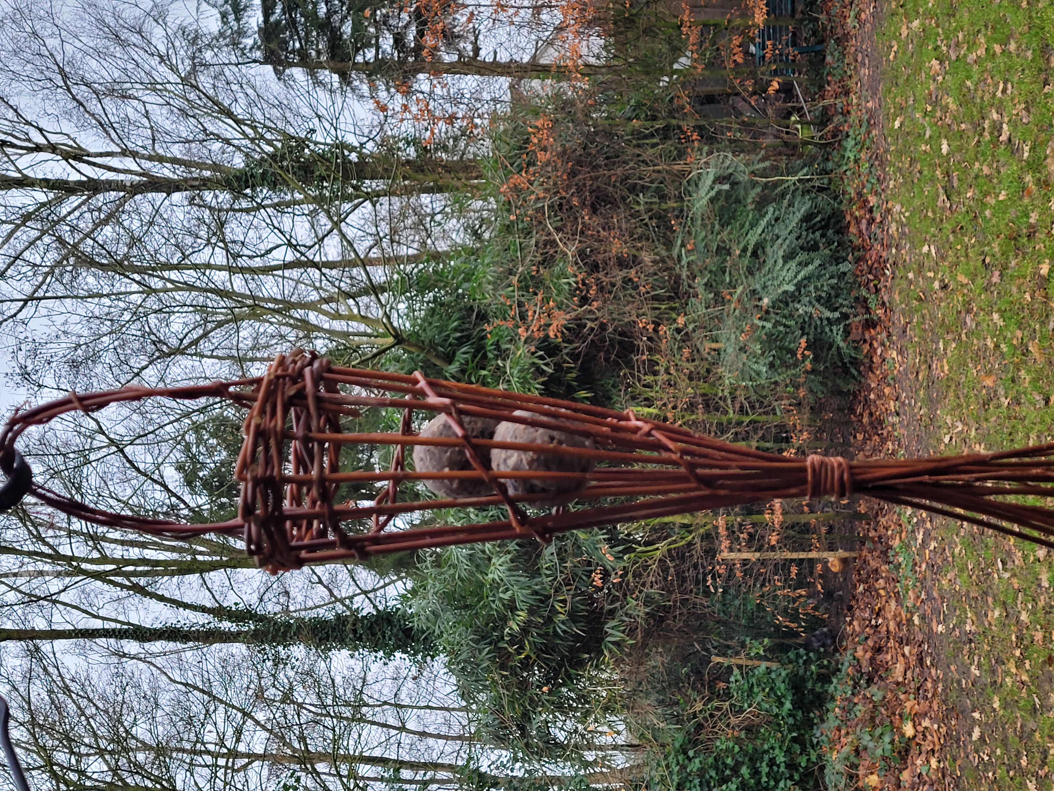 Mezenbolhouder uit wilg