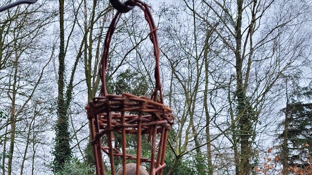 Mezenbolhouder uit wilg