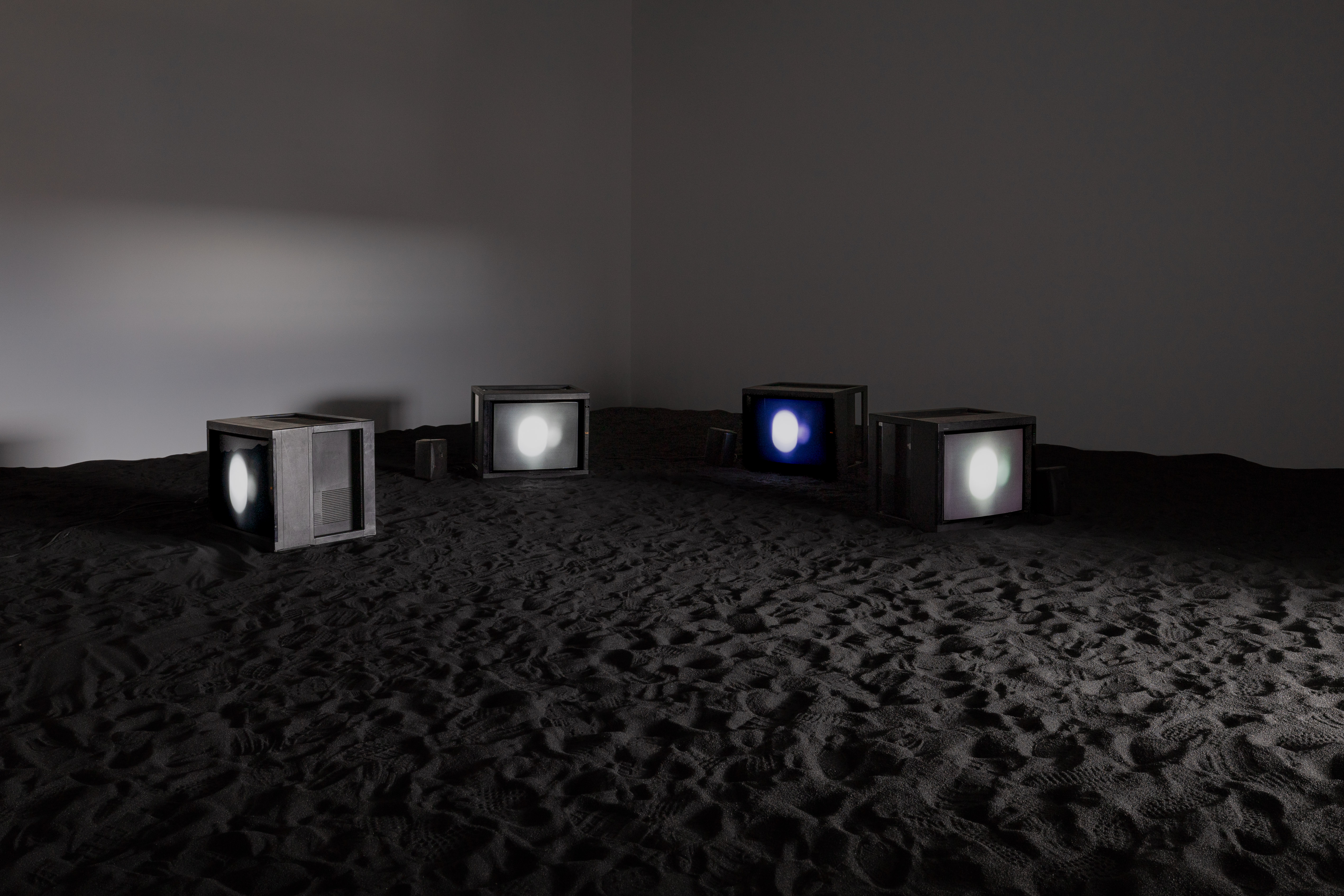 Tentoonstellingsfoto van de tentoonstelling van Lutz Bacher
