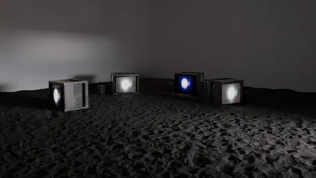 Tentoonstellingsfoto van de tentoonstelling van Lutz Bacher