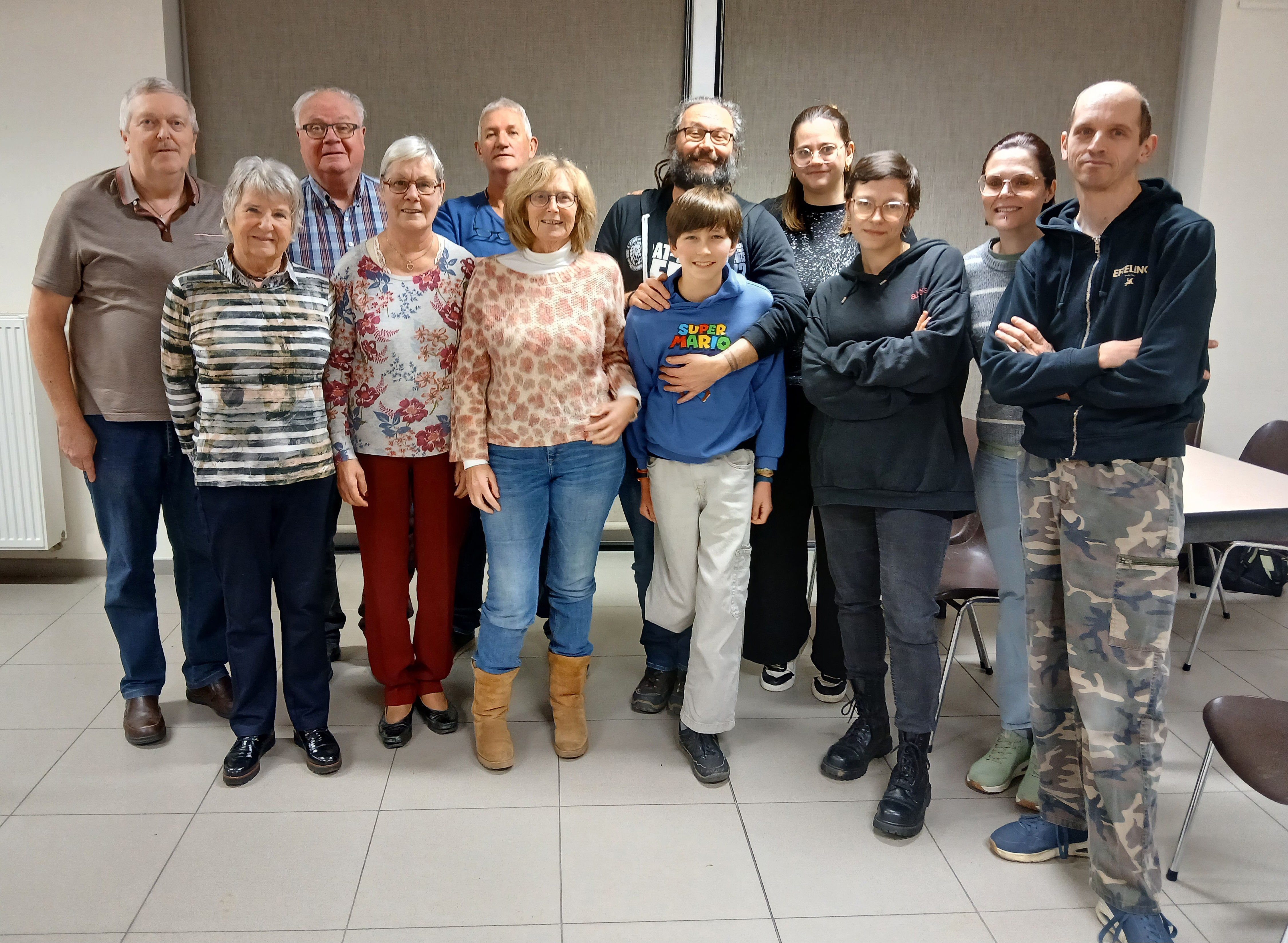 De spelers met regisseur en opgeefster