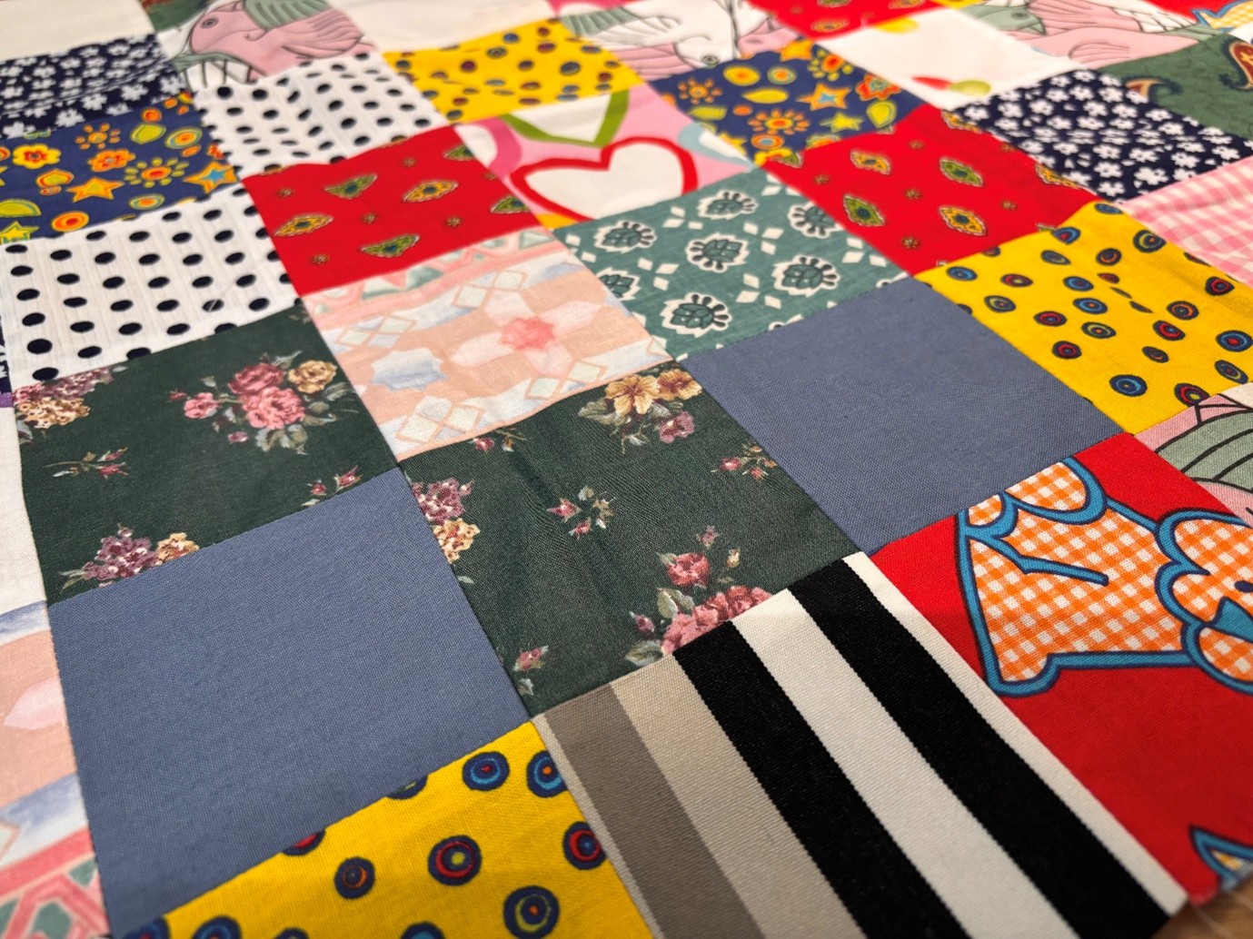 Stikken van patchworkdekens voor de grootste mantel