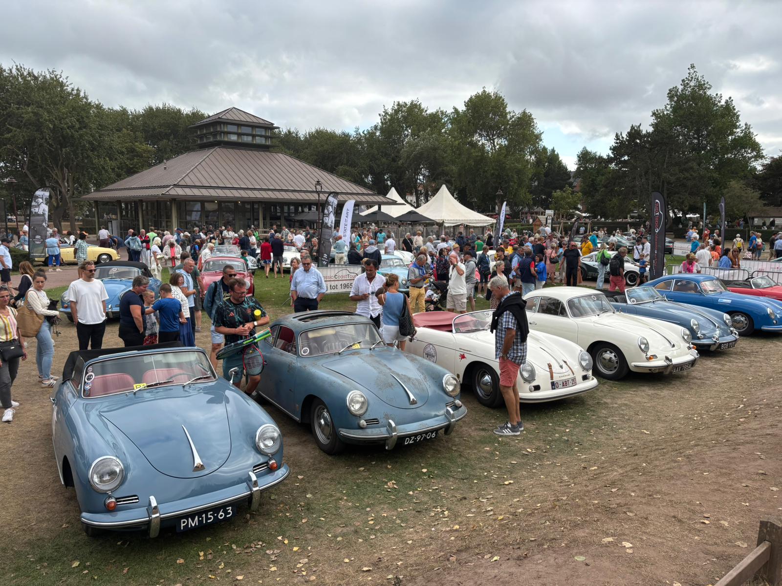 Porsches in het park
