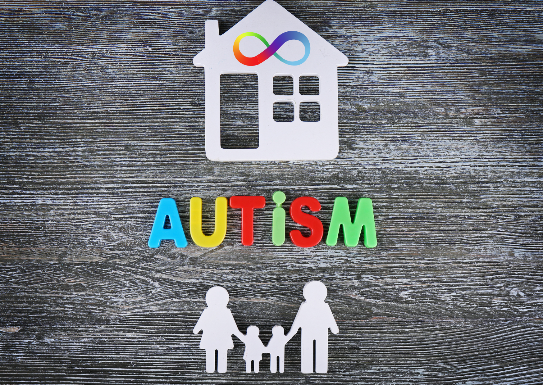 letters die autism spellen met een gezin uit papier geknipt