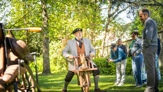 Professeur Vélo Toon Duyck demonstreert zijn fietsen