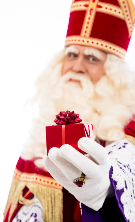 Sinterklaas met een pakje