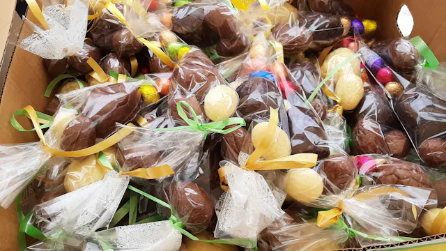 Paaseitjes rapen met de Paashaas