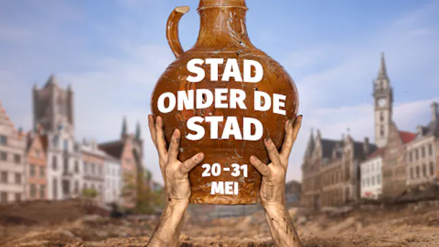 Een vaas wordt opgegraven uit de Gentse bodem