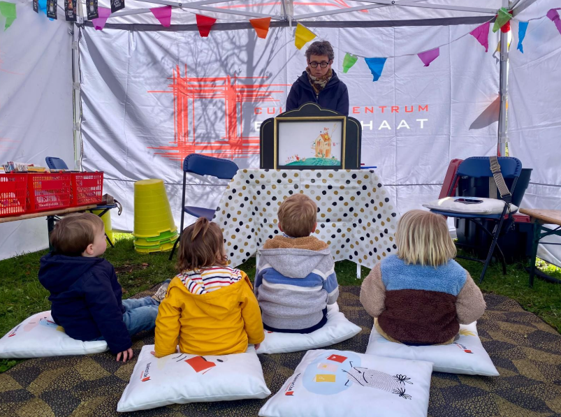 bibmedewerkster en kamishibai