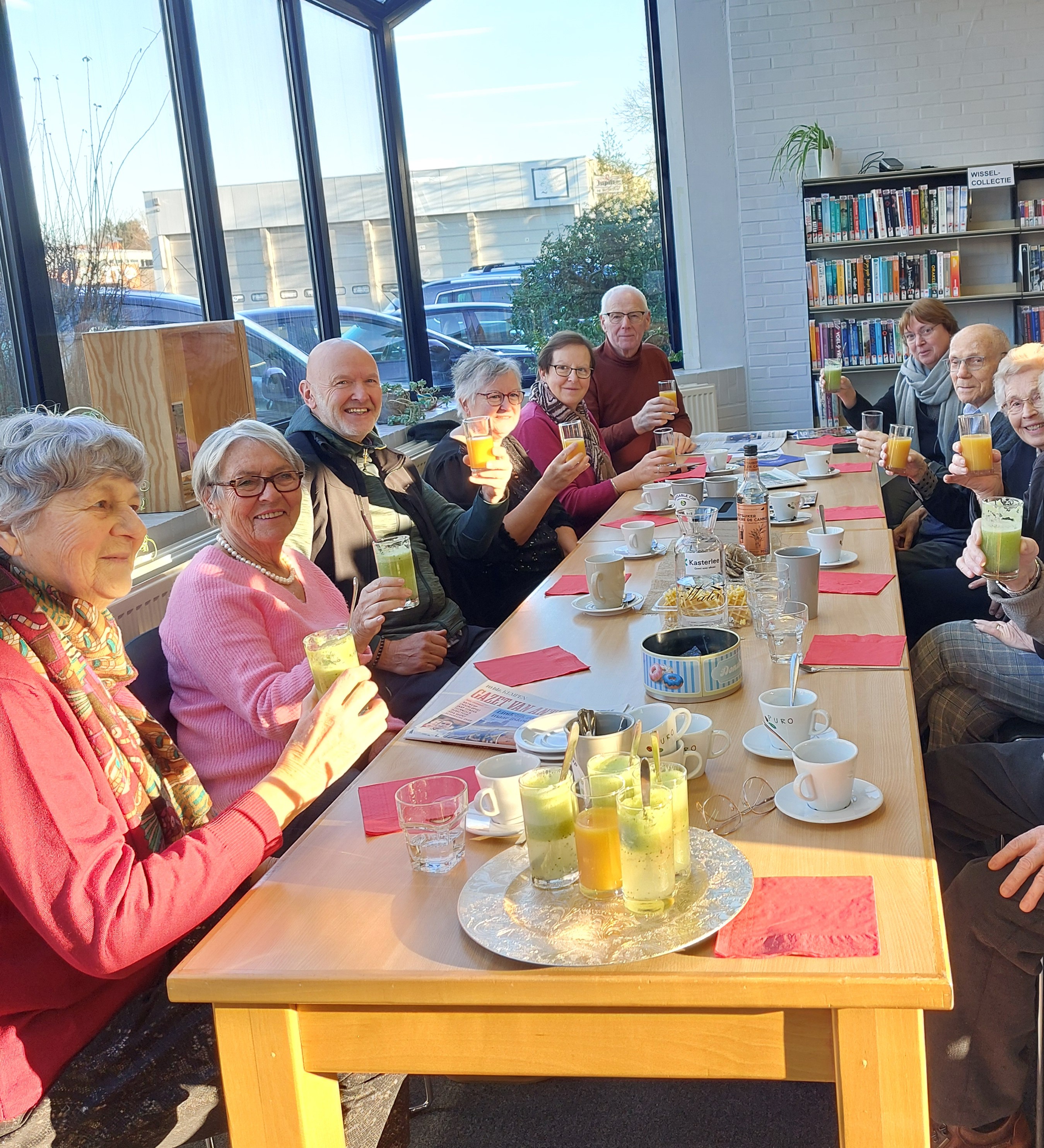 Gezellige babbel met een mocktail in Trefpunt Harten Drie Tielen