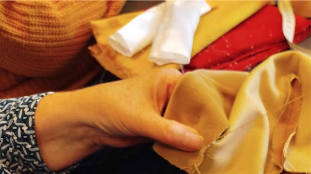 Tijdens onze gezellige naainamiddagen kun je in een ontspannen sfeer aan de slag met je eigen projecten. Of je nu al wat ervaring hebt of nog nooit een draad in een naald hebt gestoken: iedereen is welkom.