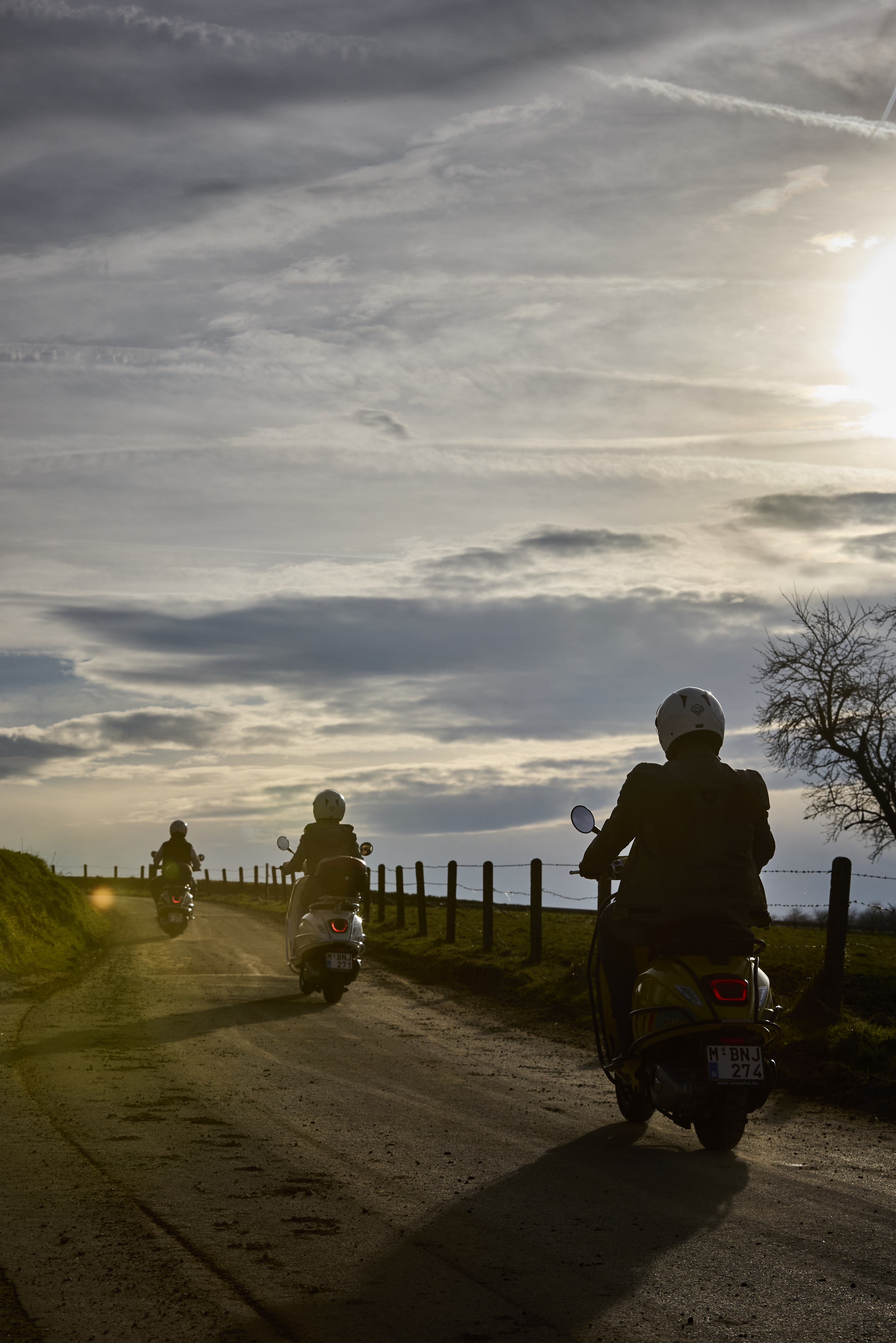 Met een vespa langs de mooiste bloesemwegen van Haspengouw.