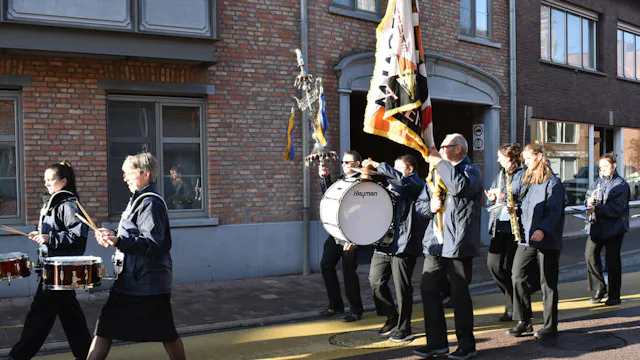 Marsparade opening jaarmarktkermis zondag 8 maart 2026