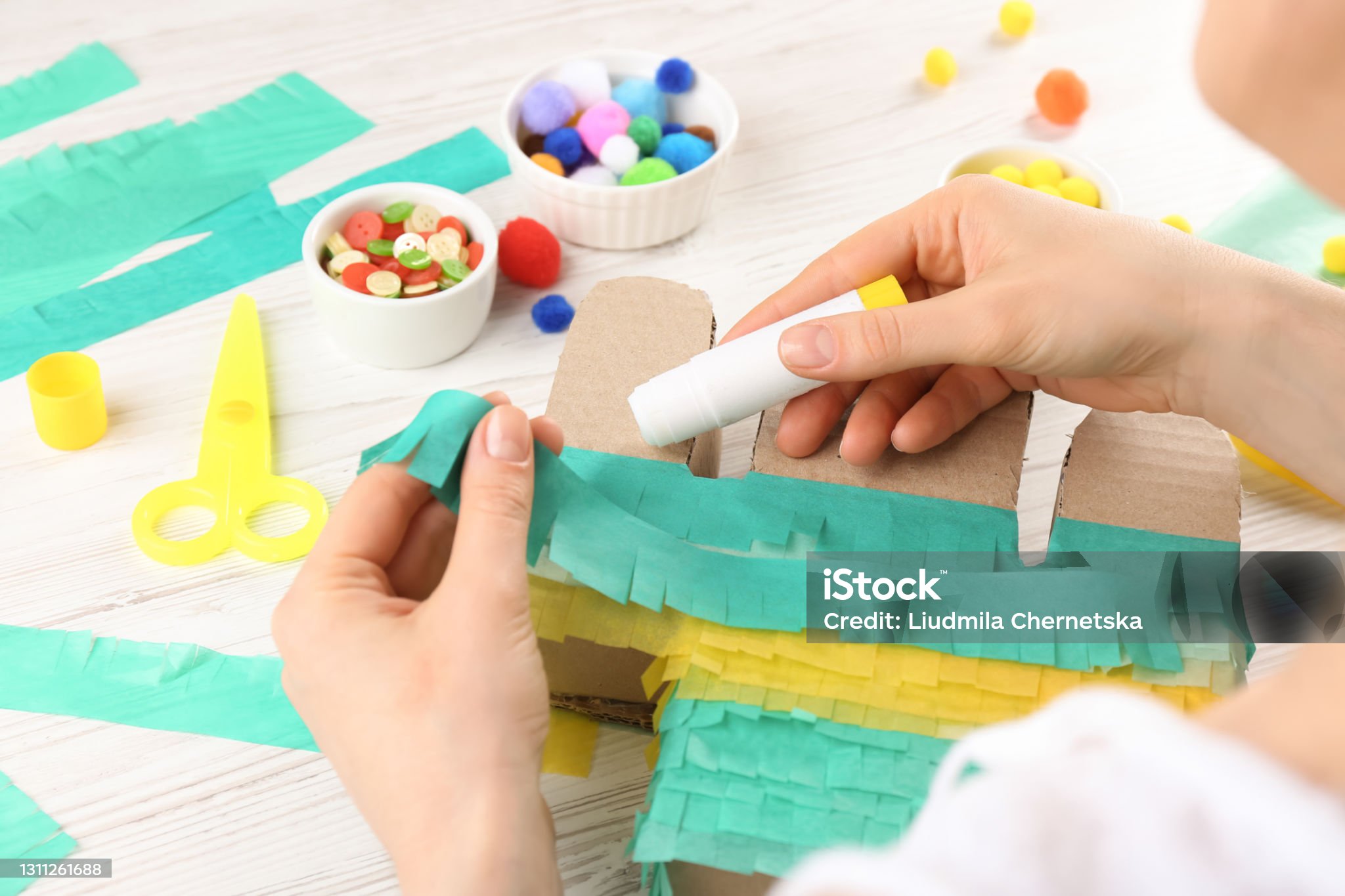 Knutselen grootouder-kleinkinderen: crea met strijkparels