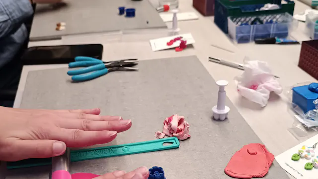 workshop polymeerklei oorbellen atelier meer Mol